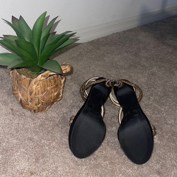 Heel - Picture 2 of 2